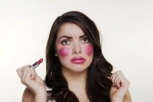 7 Errores de Maquillaje que Debe Evitar1