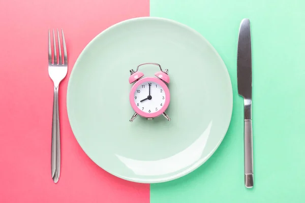reloj en un plato